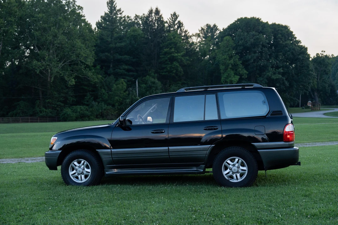 2000 Lexus LX 2nd Gen - Image 12 of 31