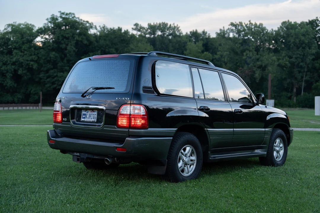 2000 Lexus LX 2nd Gen - Image 19 of 31