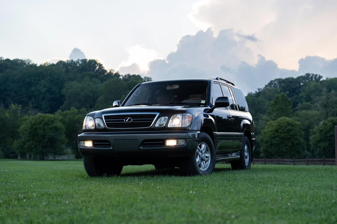 2000 Lexus LX 2nd Gen - Image 9 of 31