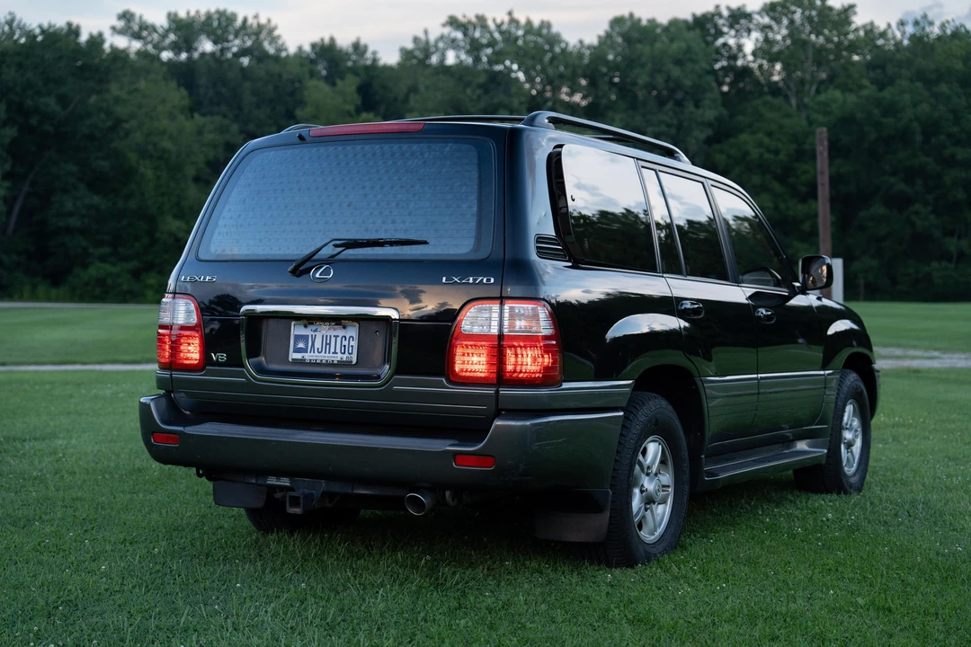 2000 Lexus LX 2nd Gen - Image 18 of 31