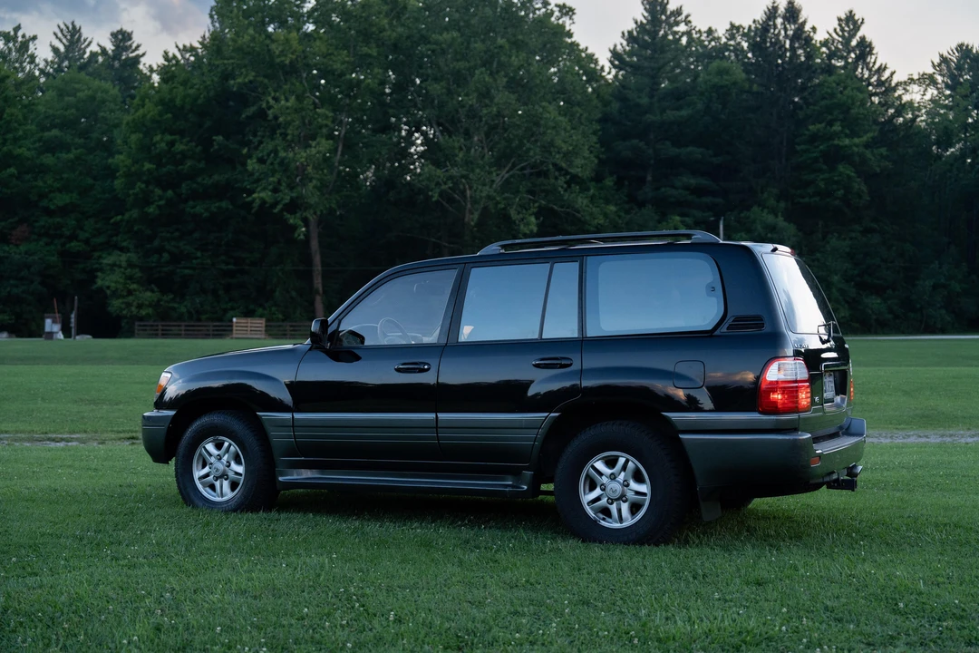 2000 Lexus LX 2nd Gen - Image 13 of 31