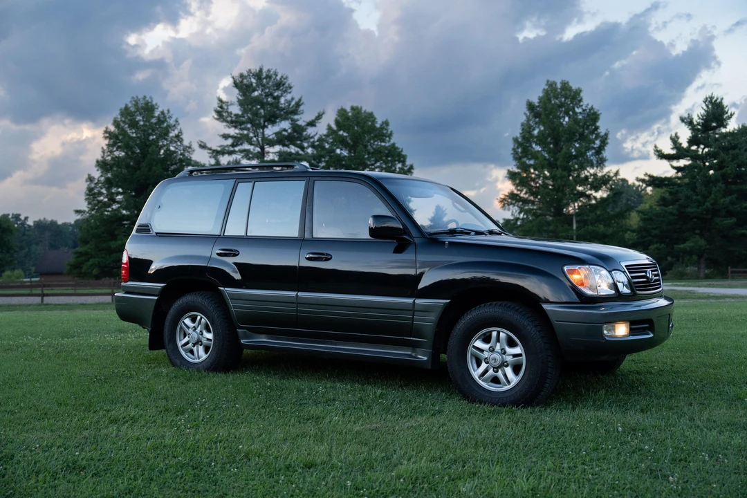 2000 Lexus LX 2nd Gen - Image 25 of 31