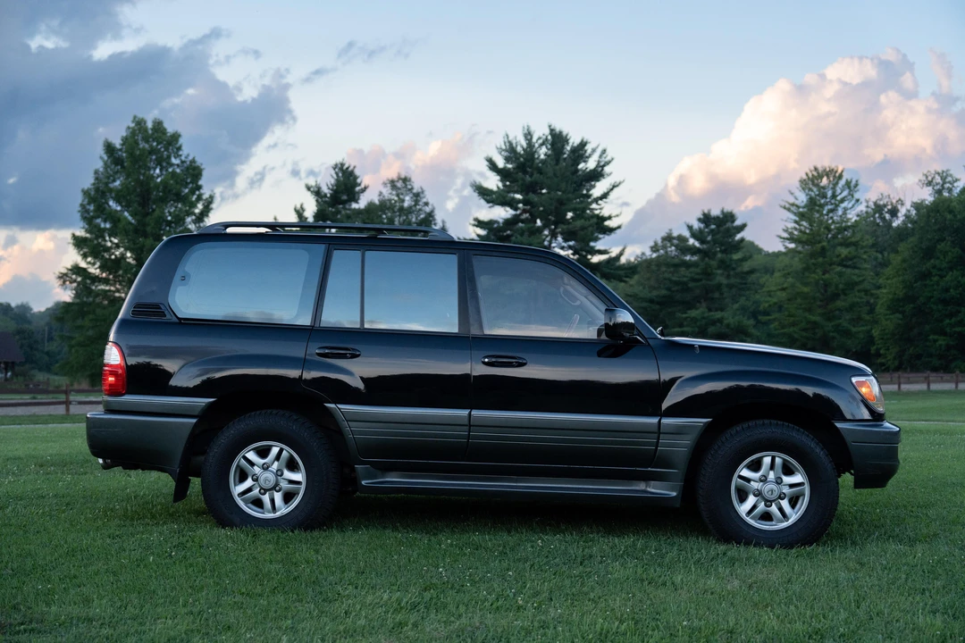 2000 Lexus LX 2nd Gen - Image 23 of 31