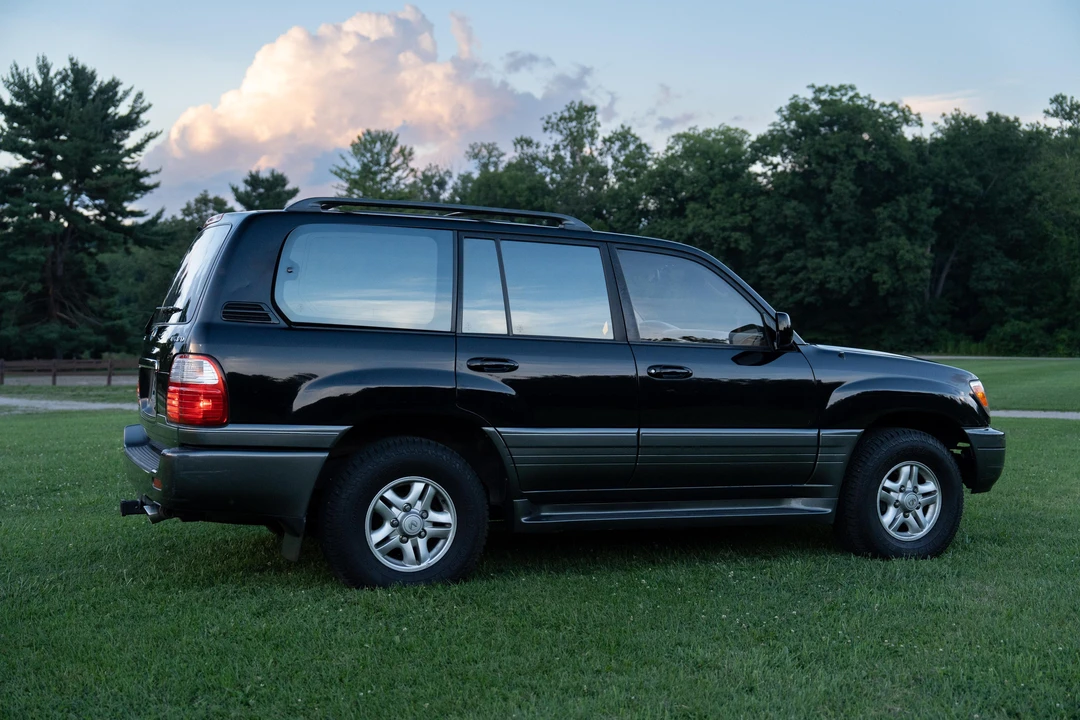 2000 Lexus LX 2nd Gen - Image 21 of 31