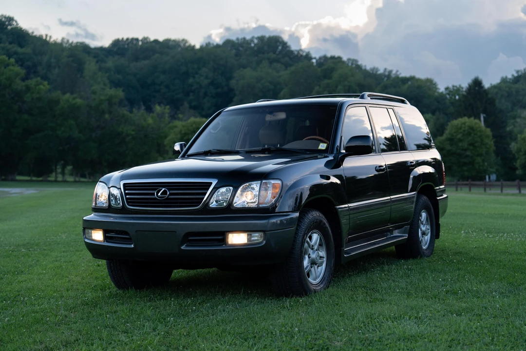 2000 Lexus LX 2nd Gen - Image 10 of 31