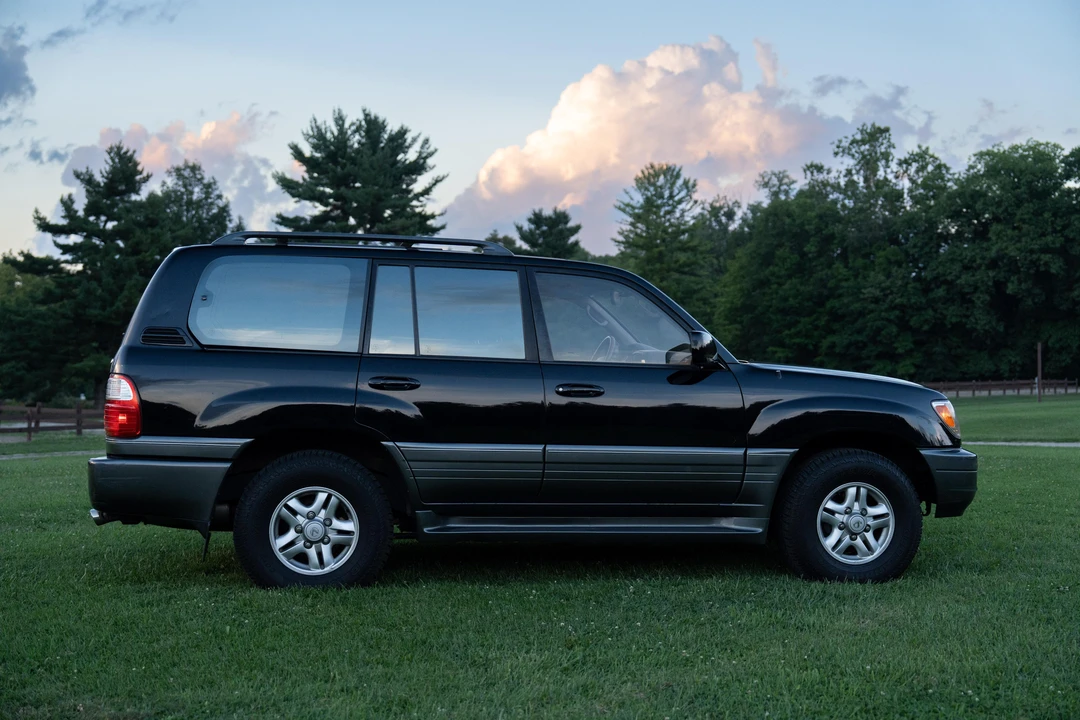 2000 Lexus LX 2nd Gen - Image 22 of 31