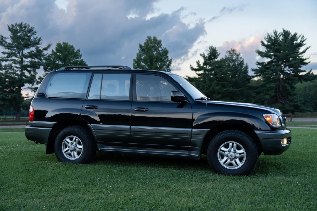 2000 Lexus LX 2nd Gen - Image 24 of 31
