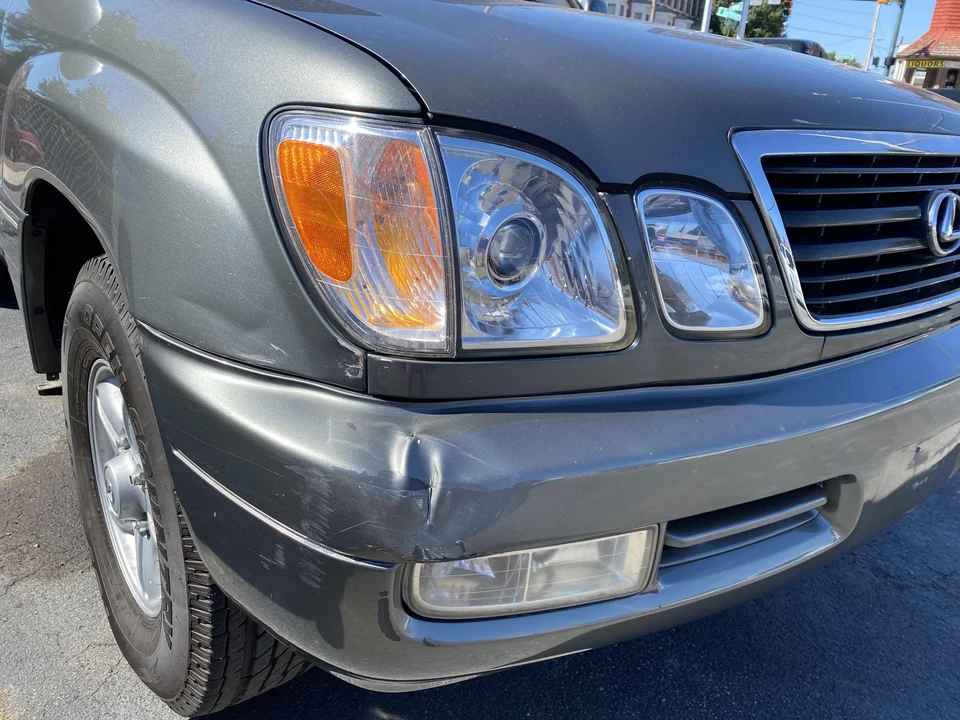 2000 Lexus LX 2nd Gen - Image 18 of 31