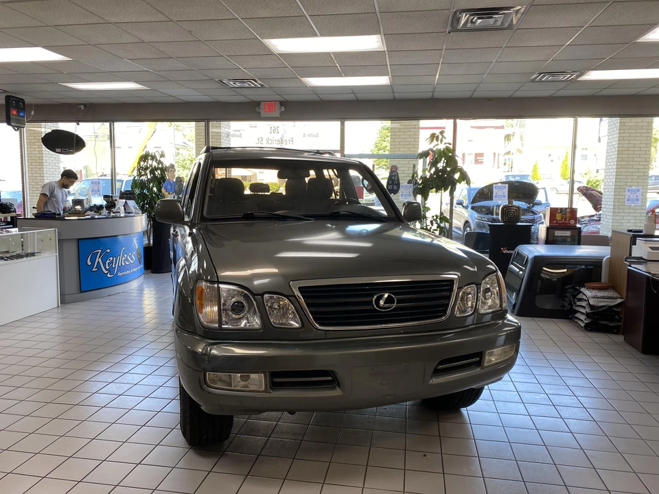 2000 Lexus LX 2nd Gen - Image 14 of 31