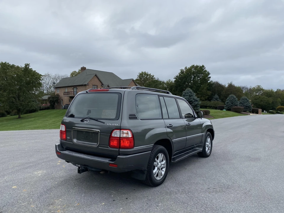 2000 Lexus LX 2nd Gen - Image 19 of 31