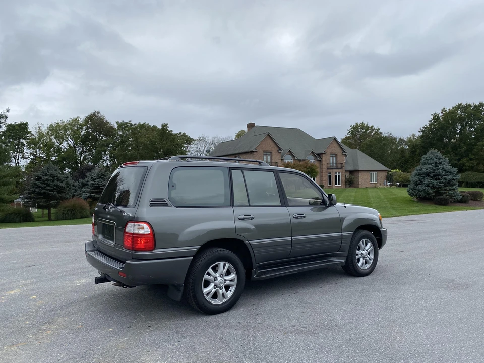 2000 Lexus LX 2nd Gen - Image 21 of 31