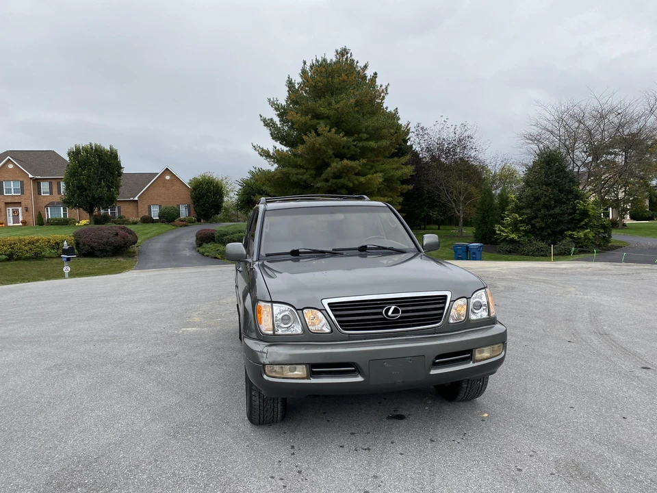 2000 Lexus LX 2nd Gen - Image 28 of 31