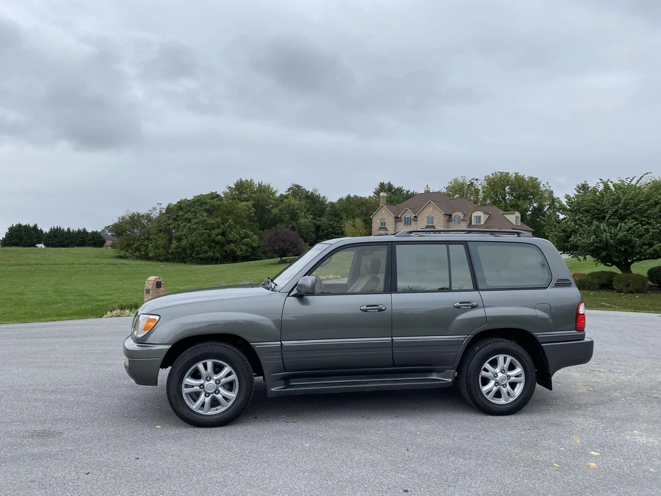 2000 Lexus LX 2nd Gen - Image 13 of 31