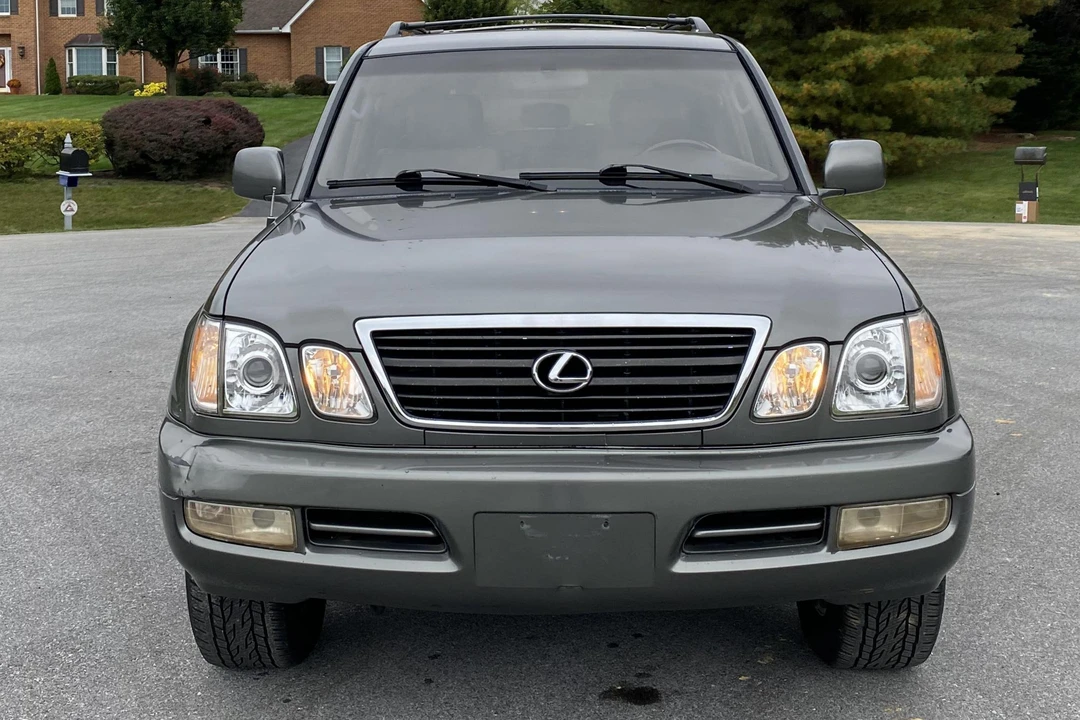 2000 Lexus LX 2nd Gen - Image 2 of 31