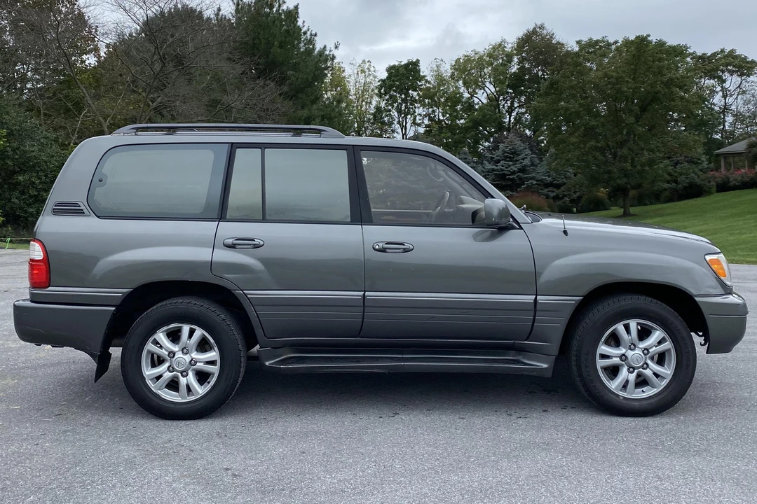 2000 Lexus LX 2nd Gen - Image 3 of 31