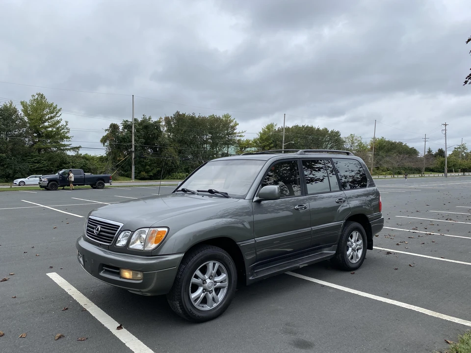 2000 Lexus LX 2nd Gen - Image 9 of 31