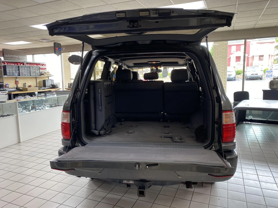 2000 Lexus LX 2nd Gen - Image 24 of 31