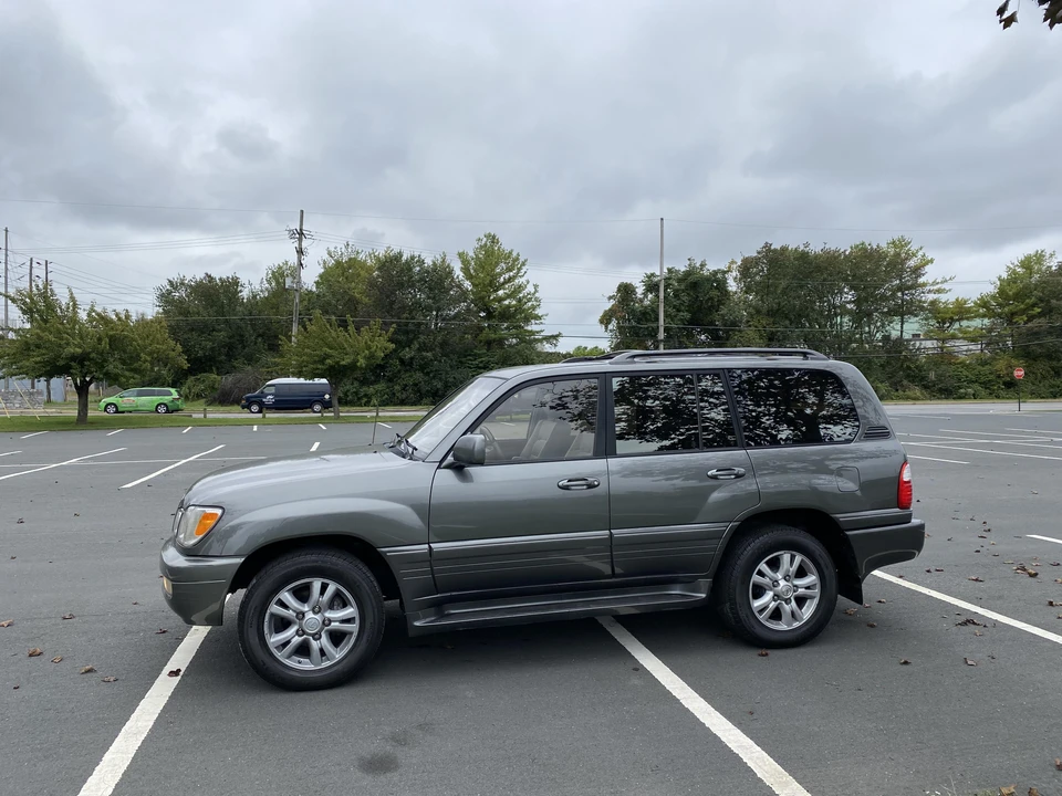 2000 Lexus LX 2nd Gen - Image 10 of 31
