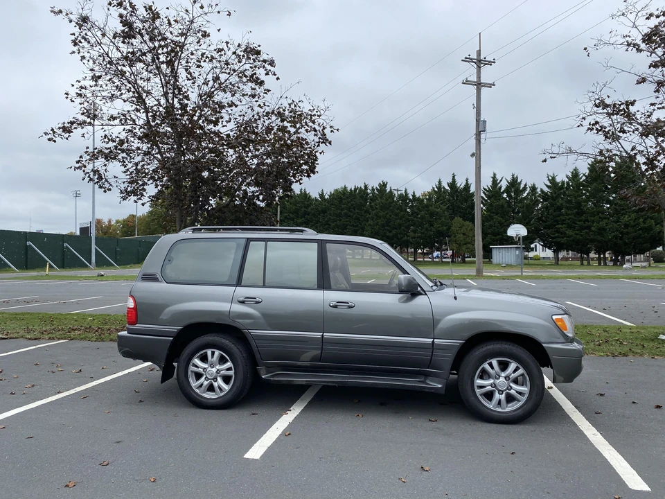 2000 Lexus LX 2nd Gen - Image 22 of 31