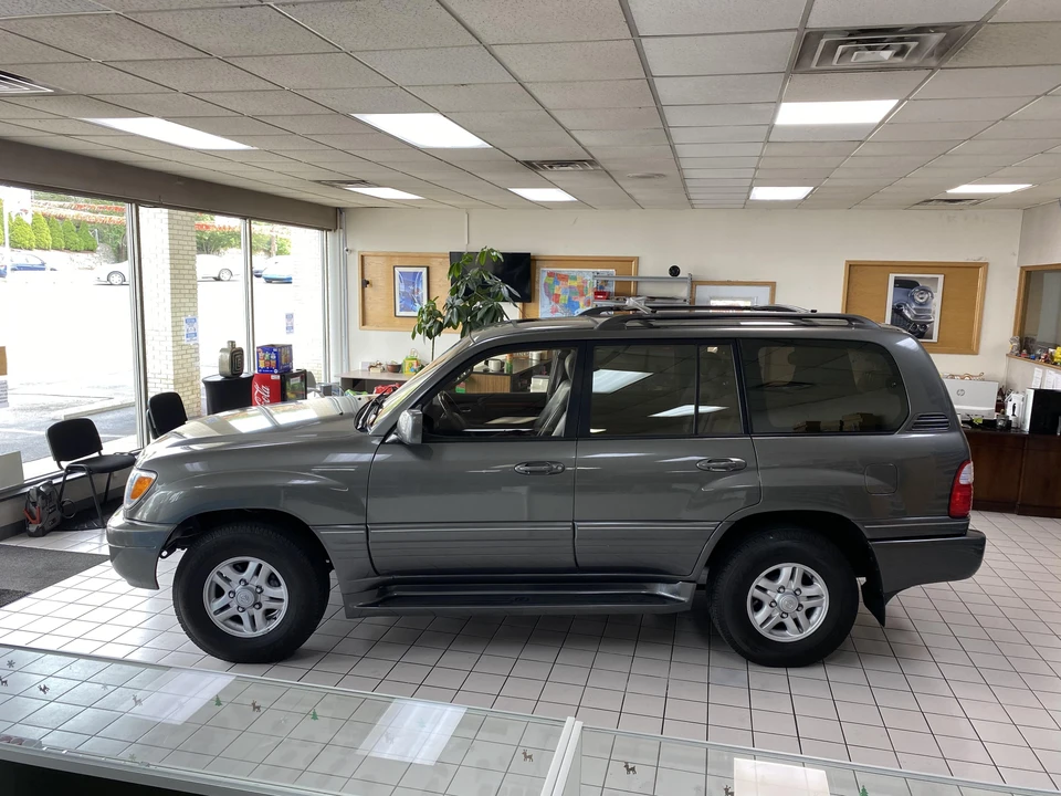 2000 Lexus LX 2nd Gen - Image 9 of 31