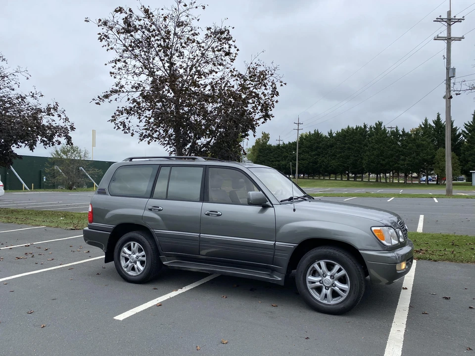 2000 Lexus LX 2nd Gen - Image 23 of 31