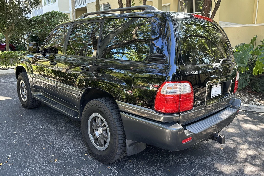 2000 Lexus LX 2nd Gen - Image 4 of 31