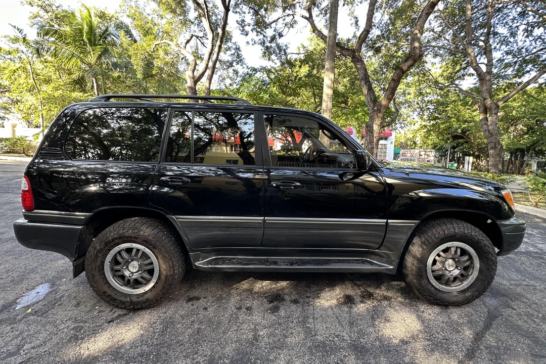 2000 Lexus LX 2nd Gen - Image 3 of 31