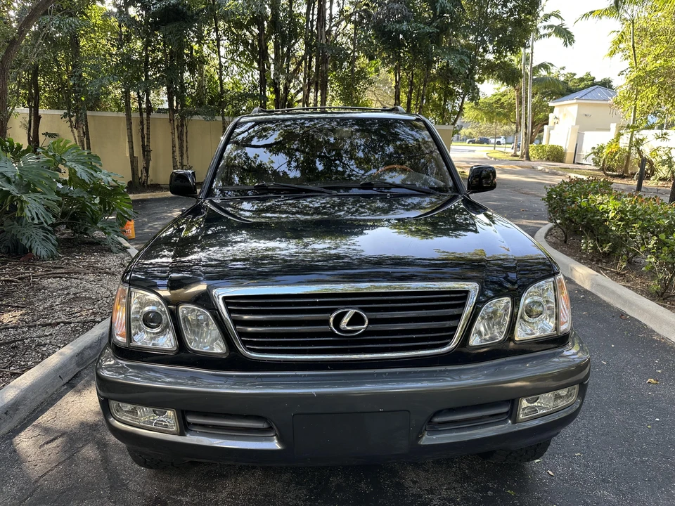 2000 Lexus LX 2nd Gen - Image 6 of 31