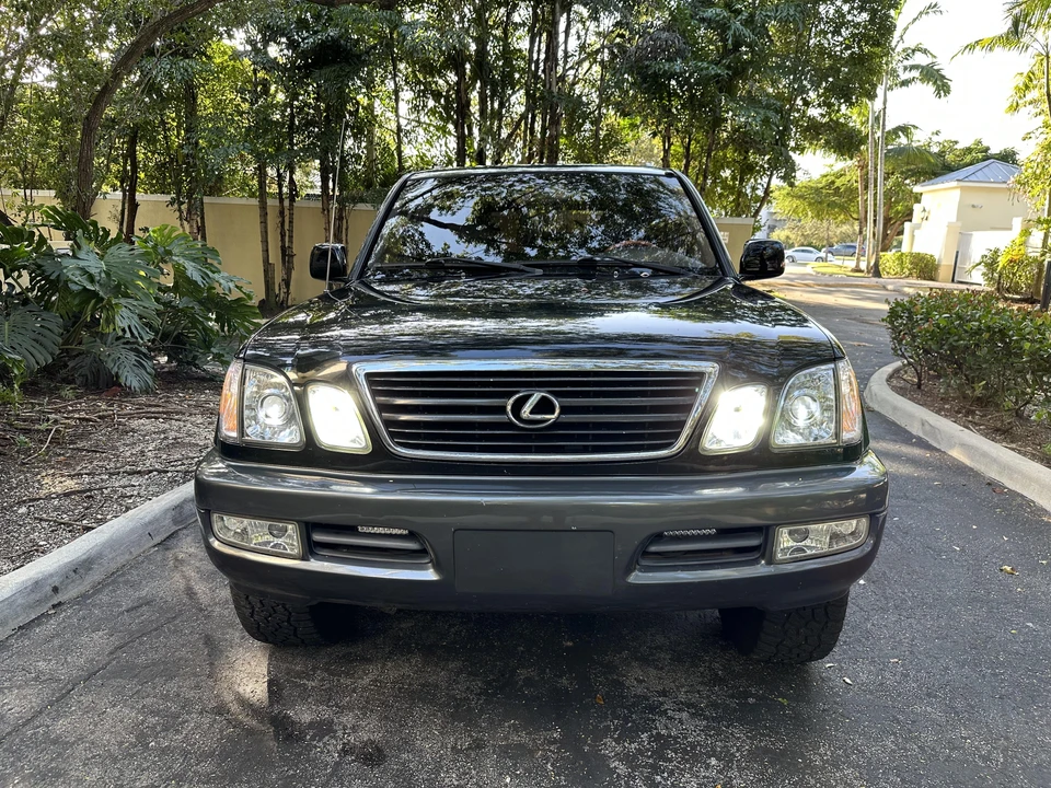 2000 Lexus LX 2nd Gen - Image 8 of 31