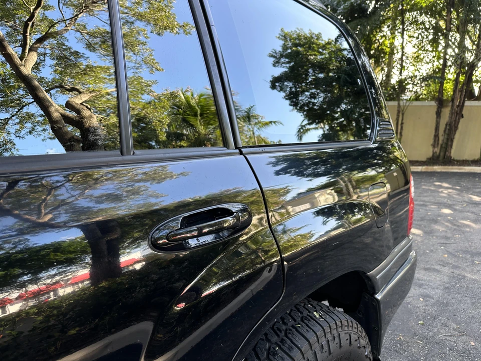 2000 Lexus LX 2nd Gen - Image 17 of 31