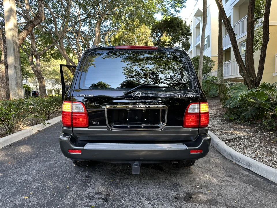 2000 Lexus LX 2nd Gen - Image 12 of 31
