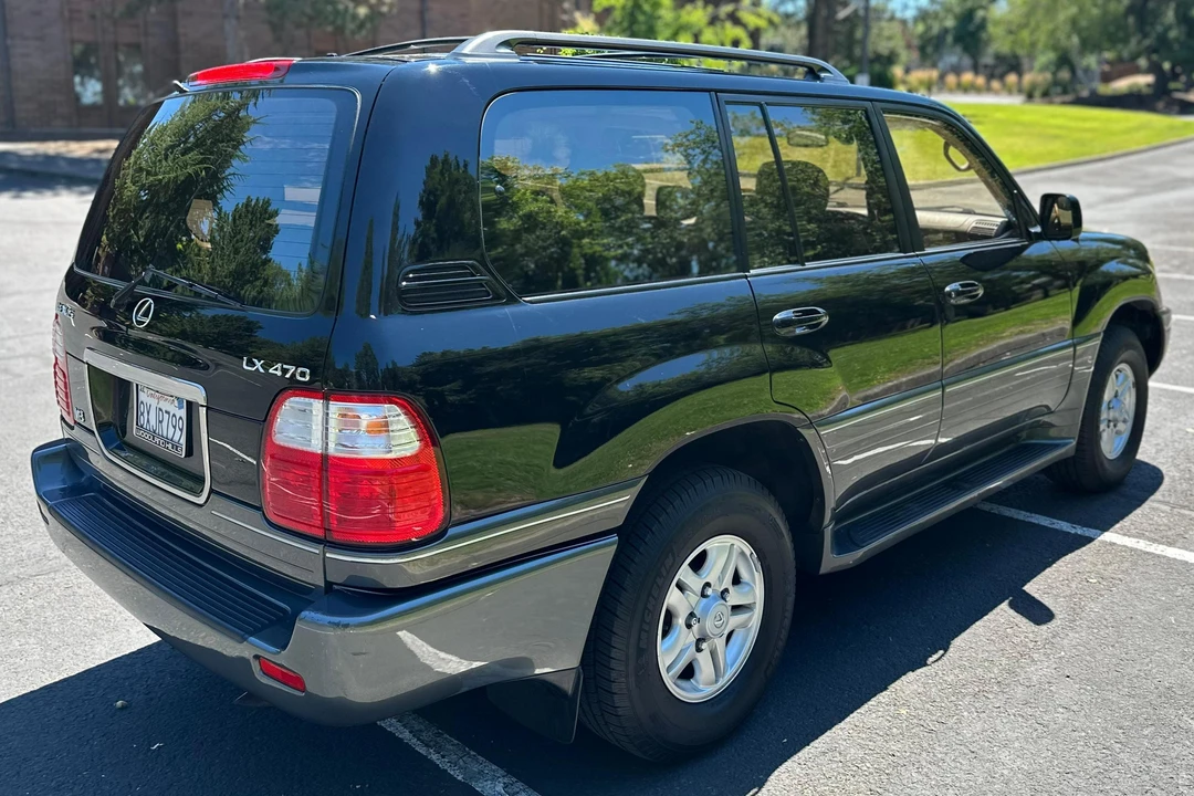 2000 Lexus LX 2nd Gen - Image 4 of 31
