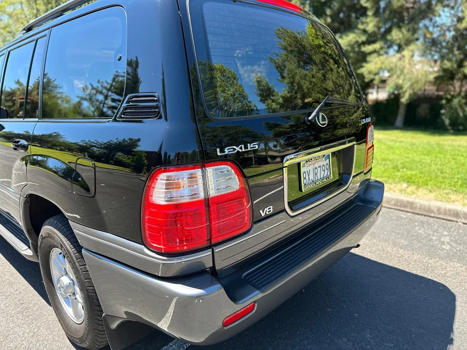 2000 Lexus LX 2nd Gen - Image 20 of 31