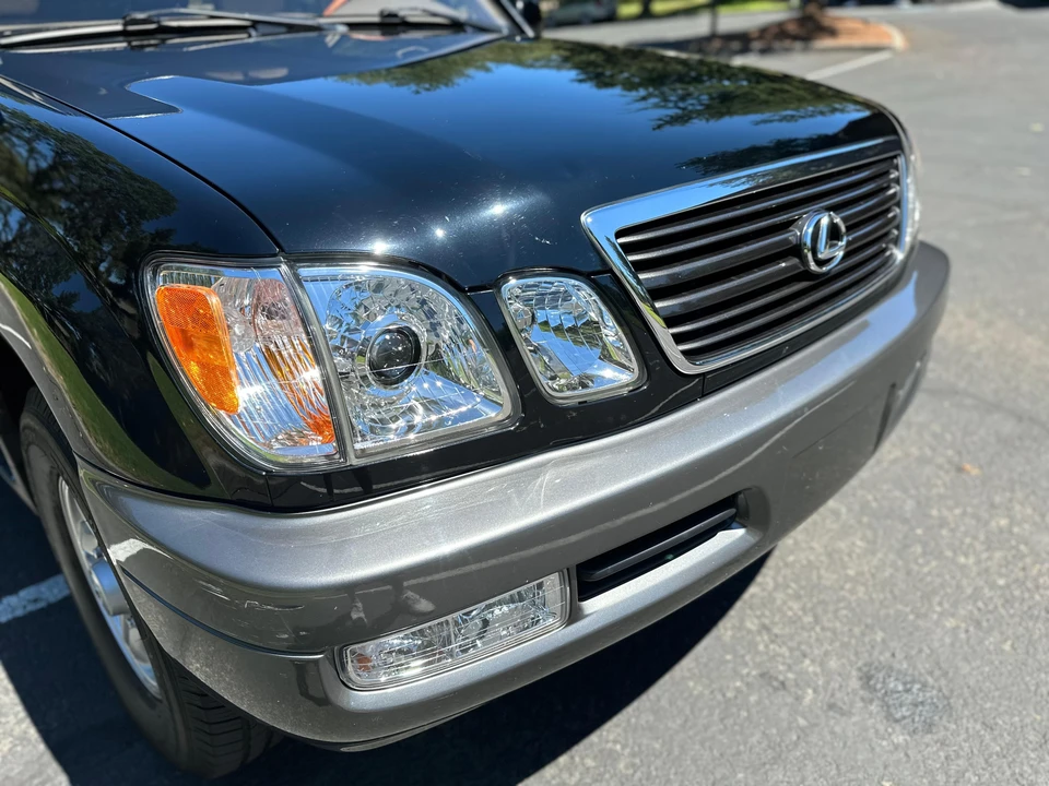 2000 Lexus LX 2nd Gen - Image 11 of 31