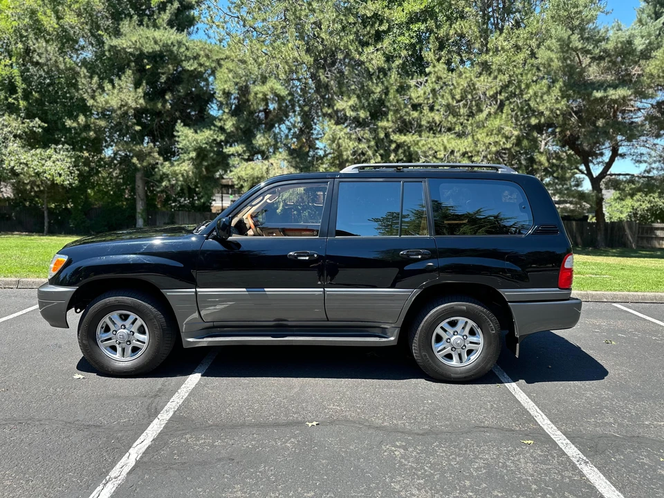 2000 Lexus LX 2nd Gen - Image 6 of 31