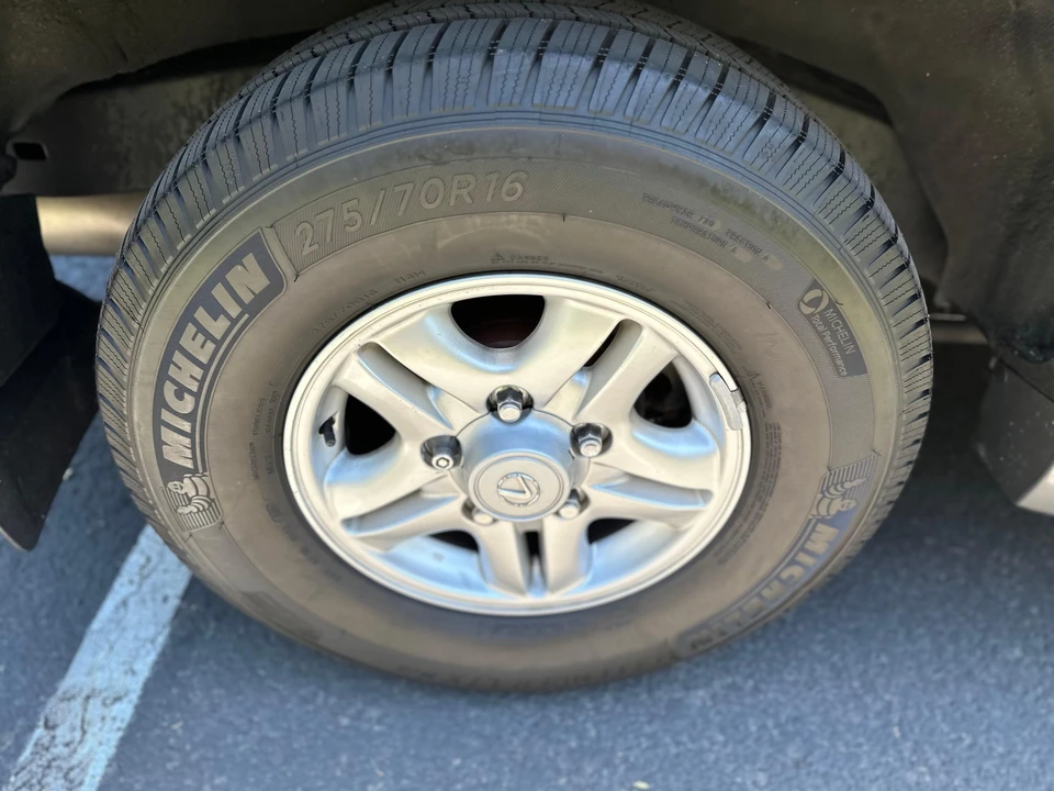 2000 Lexus LX 2nd Gen - Image 31 of 31
