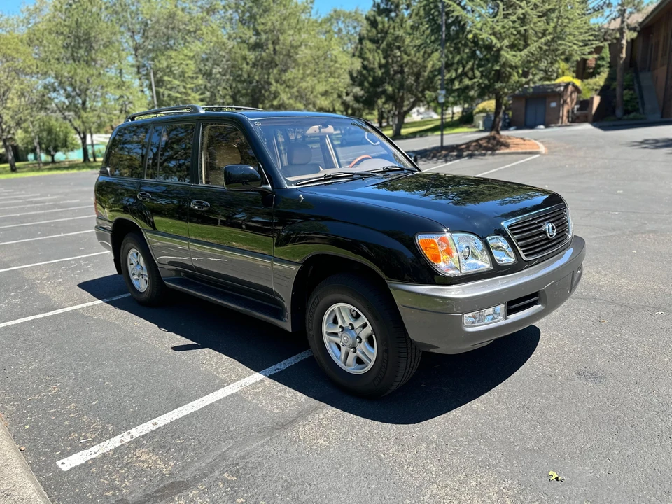 2000 Lexus LX 2nd Gen - Image 10 of 31
