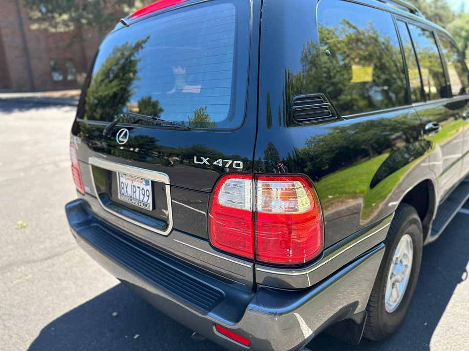 2000 Lexus LX 2nd Gen - Image 21 of 31