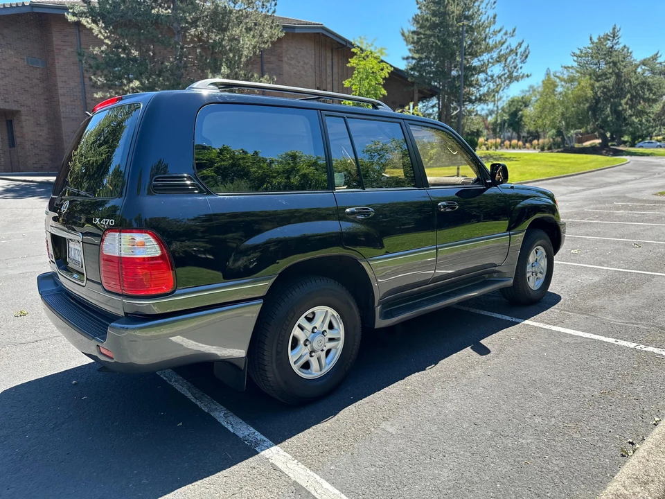 2000 Lexus LX 2nd Gen - Image 9 of 31