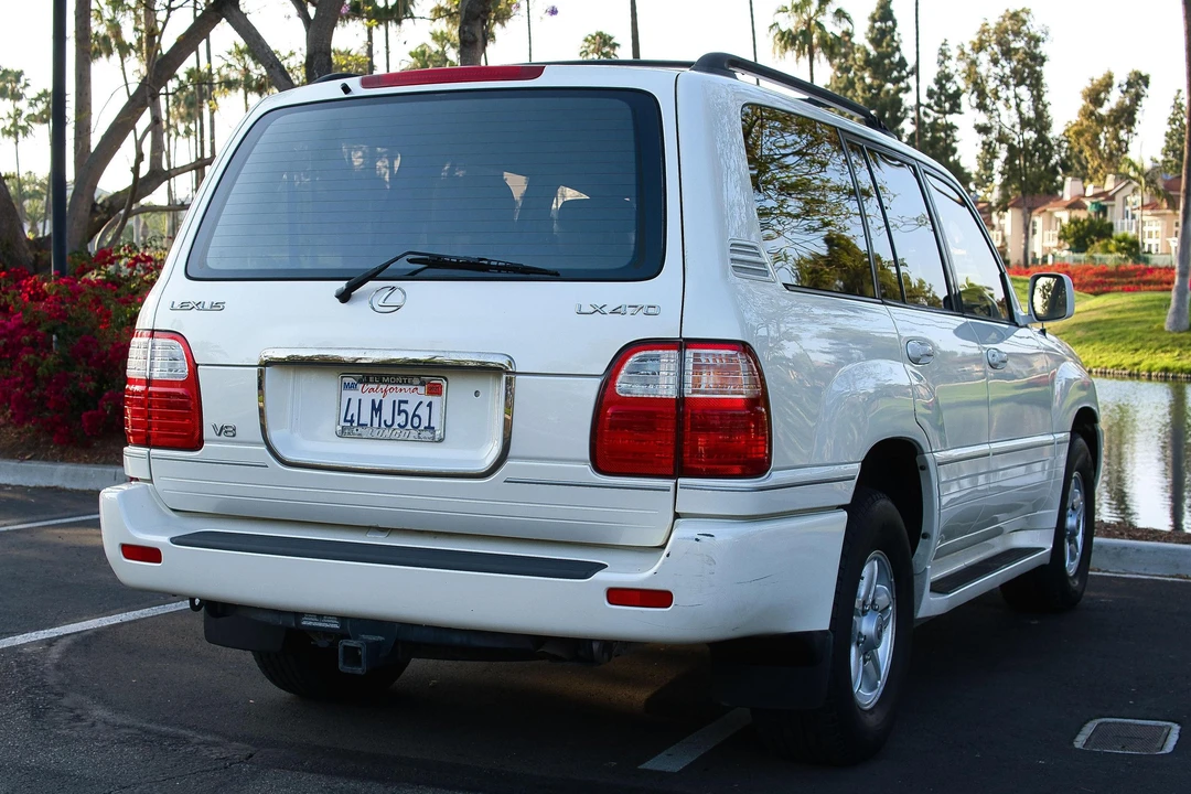 2000 Lexus LX 2nd Gen - Image 4 of 31