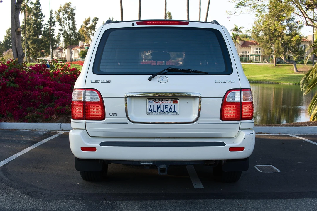 2000 Lexus LX 2nd Gen - Image 9 of 31