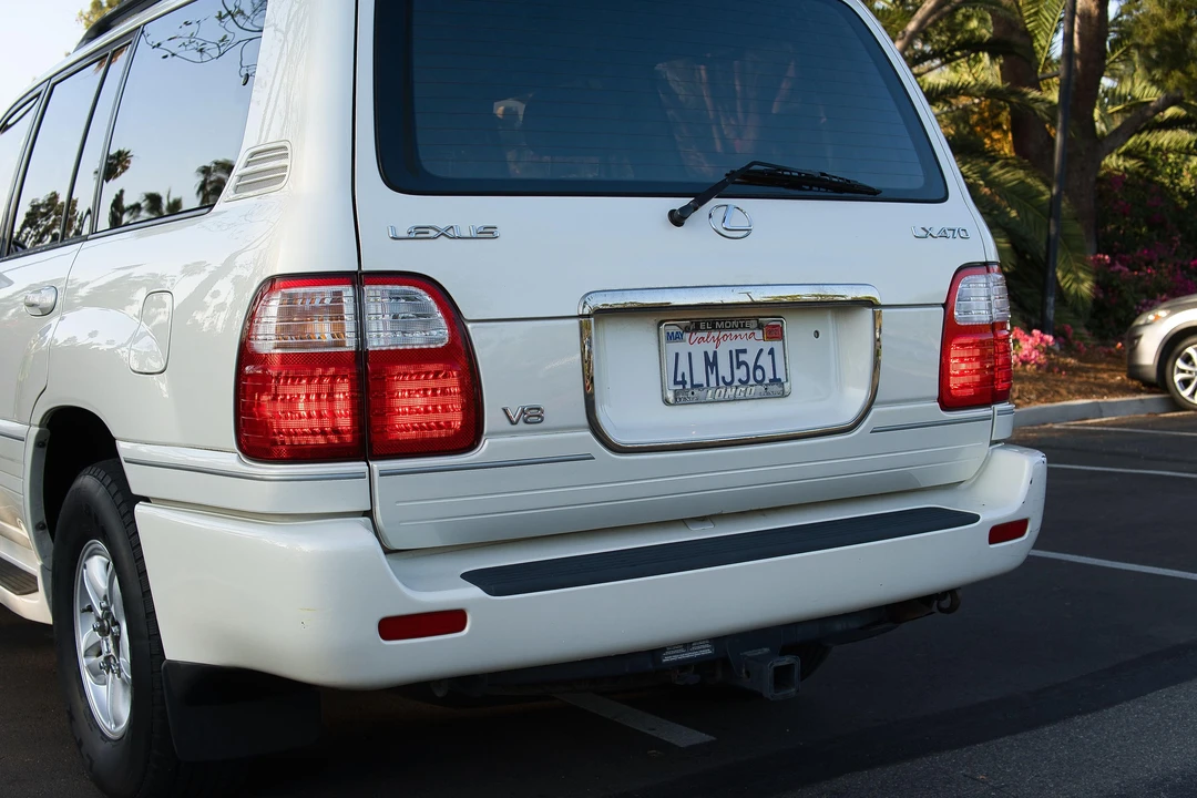 2000 Lexus LX 2nd Gen - Image 27 of 31