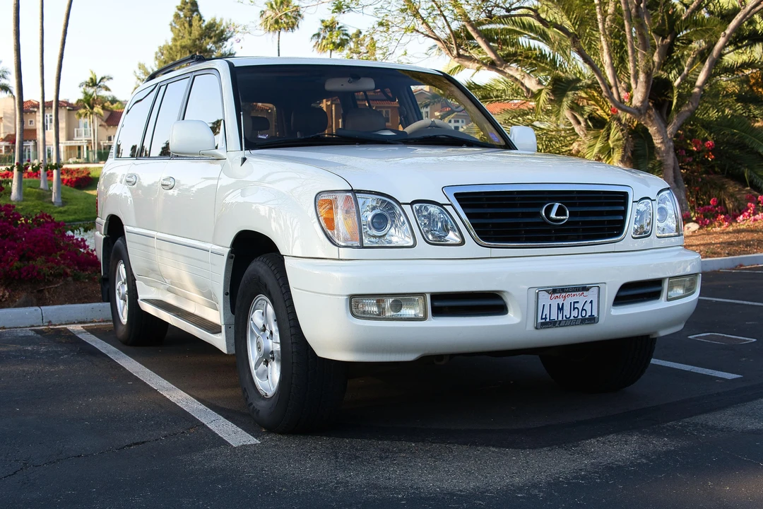 2000 Lexus LX 2nd Gen - Image 12 of 31