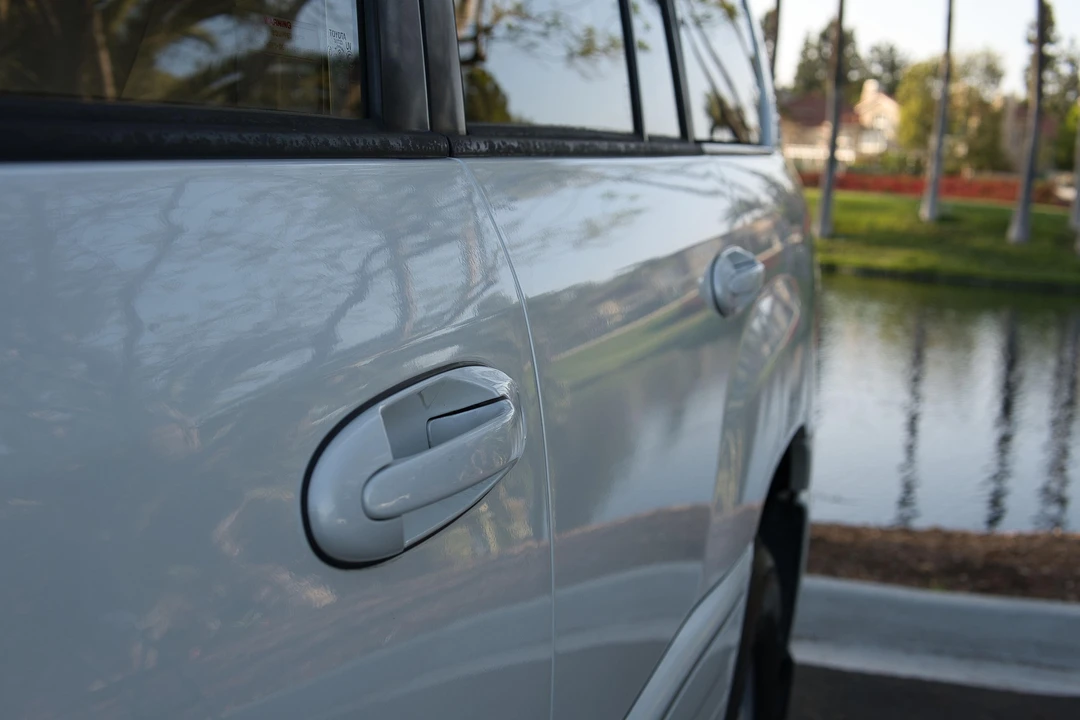 2000 Lexus LX 2nd Gen - Image 23 of 31