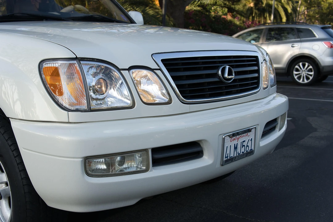 2000 Lexus LX 2nd Gen - Image 14 of 31