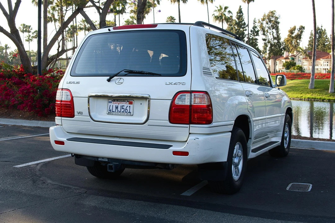 2000 Lexus LX 2nd Gen - Image 10 of 31