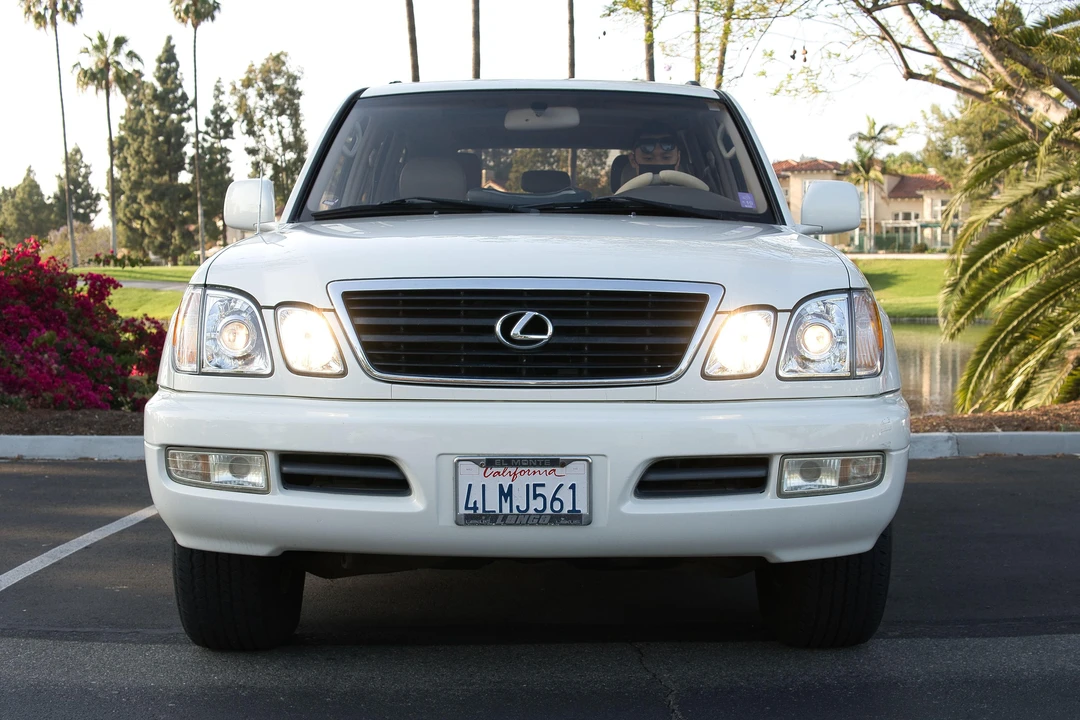 2000 Lexus LX 2nd Gen - Image 13 of 31