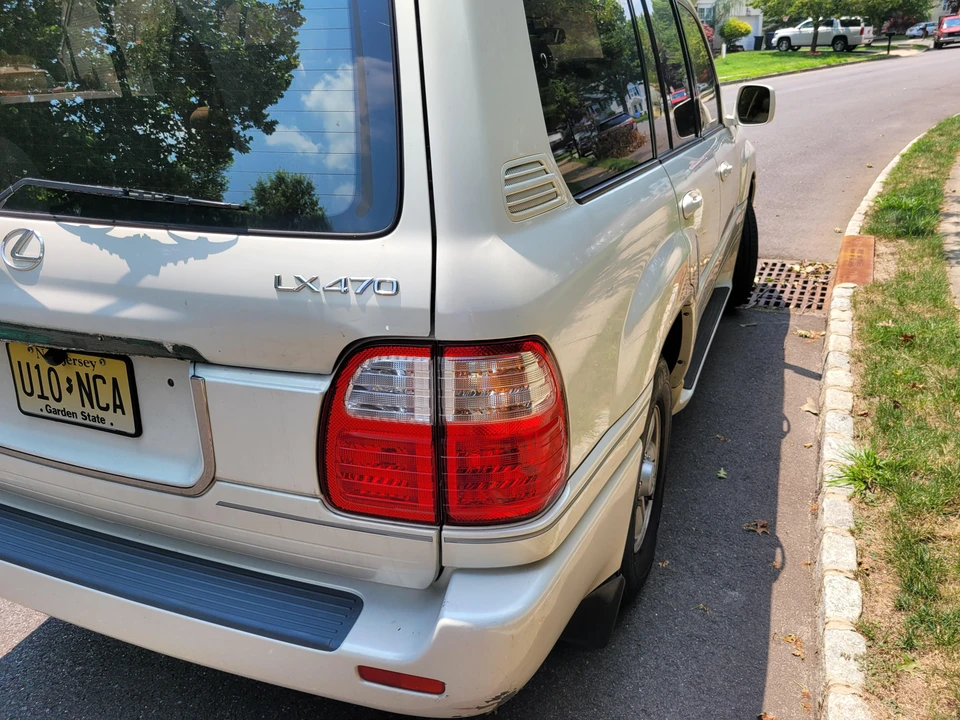 2000 Lexus LX 2nd Gen - Image 30 of 31