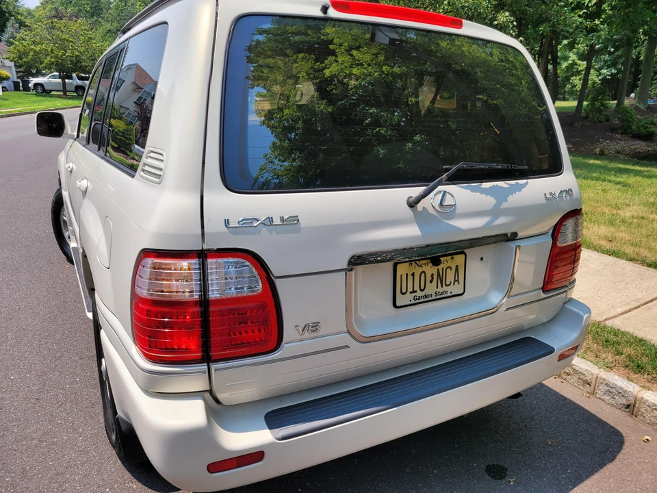 2000 Lexus LX 2nd Gen - Image 13 of 31