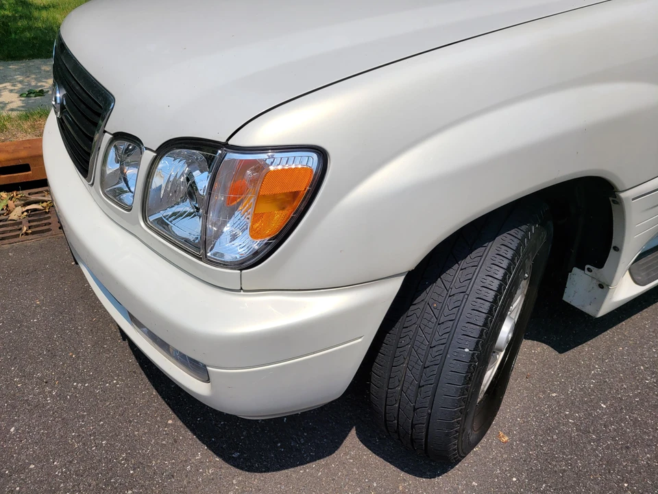 2000 Lexus LX 2nd Gen - Image 22 of 31